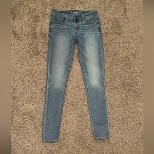 American Eagle Super Stretch Low Rise Jeggings
Size 6 Long